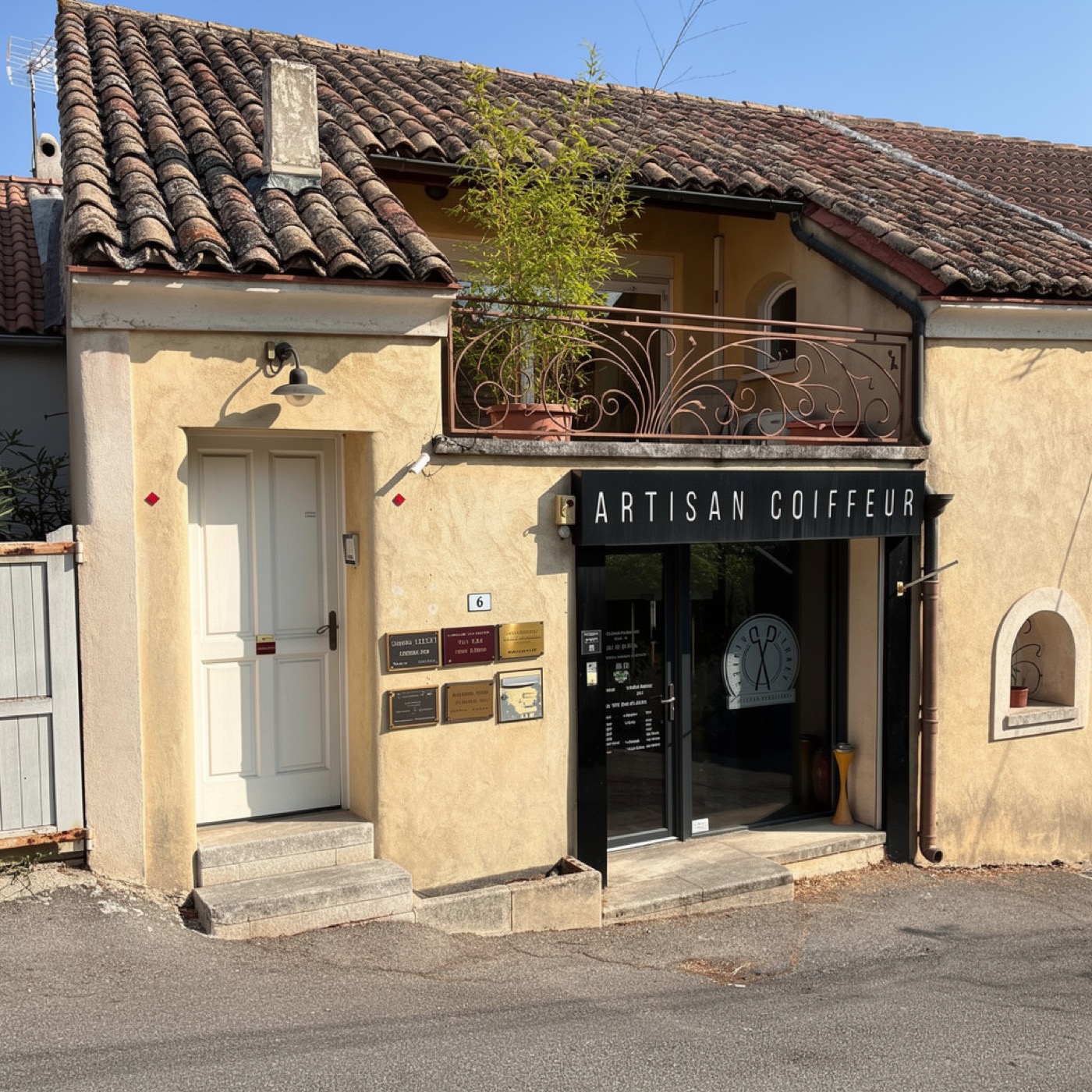 Façade et entrée du cabinet, 6 Rue du Queirelet à Calas-Cabriès